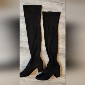 Boots Above the knee. Womans Size 7.5. Black Suede.